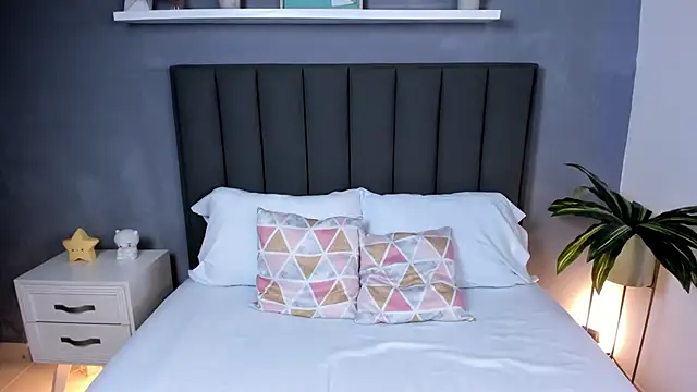 alessia leroy online show from February 2025 11:21:02 PM