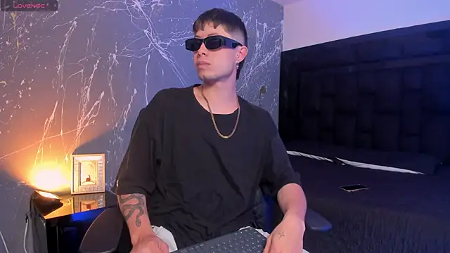 marcuscollins1  online show from October 2025 01:04:02 PM