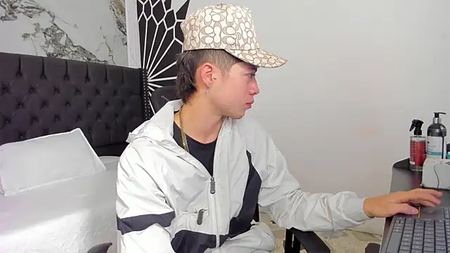 marcuscollins1  online show from February 2026 12:38:01 PM