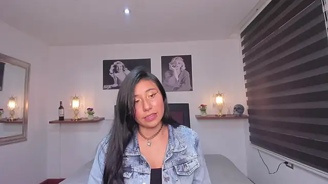 Nohemi louse online show from February 2025 07:23:02 PM