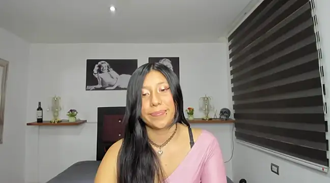 Nohemi louse online show from February 2025 07:38:02 PM