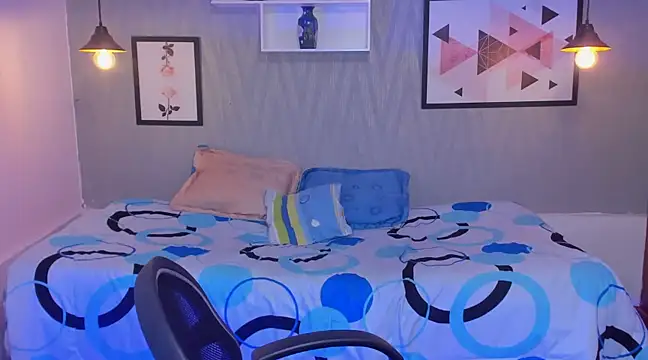 Nohemi louse online show from February 2025 10:48:02 PM