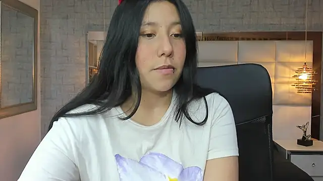 Nohemi louse online show from October 2025 06:52:02 PM