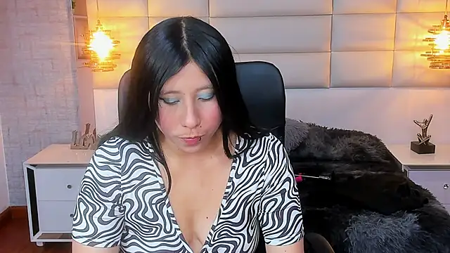 Nohemi louse online show from December 2025 07:08:02 PM