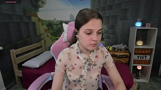 Snapshot of kaisajenner chatting on October 2025 06:14:01 AM kaisajenner online show from October 2025 06:14:01 AM