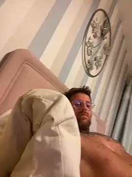 Jamesdeanmcqueen online show from February 2025 11:17:01 PM