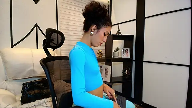 allicemackenzie online show from March 2025 12:26:02 AM