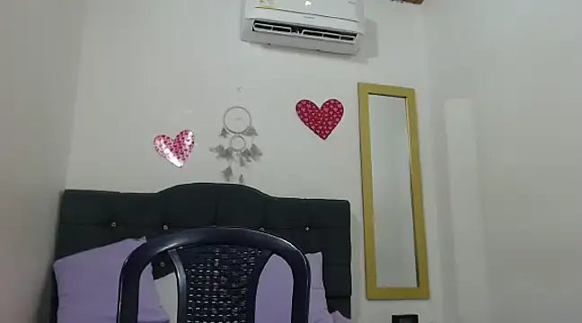 Snapshot of CanelaFierce chatting on February 2025 11:24:01 PM CanelaFierce online show from February 2025 11:24:01 PM