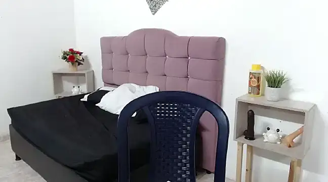 Snapshot of CanelaFierce chatting on March 2025 02:01:02 PM CanelaFierce online show from March 2025 02:01:02 PM