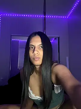 Snapshot of Liyah_19 chatting on November 2025 06:30:01 AM Liyah 19 online show from November 2025 06:30:01 AM