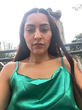 Sofiadelacruz online show from April 2026 10:04:02 PM