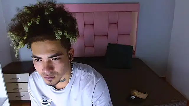 LihanJor 23 online show from December 2025 06:36:02 PM