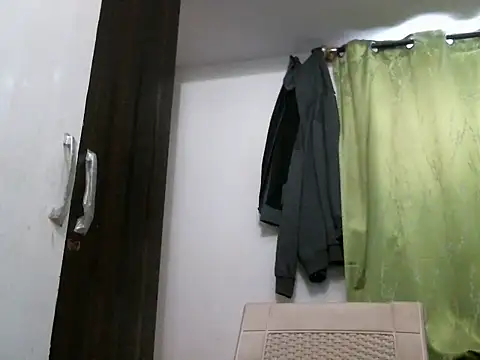 Snapshot of indianhairybull chatting on November 2025 04:51:02 AM indianhairybull online show from November 2025 04:51:02 AM