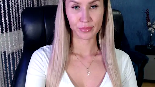 Snapshot of SexyXXXBlonde chatting on February 2025 03:53:01 PM SexyXXXBlonde online show from February 2025 03:53:01 PM