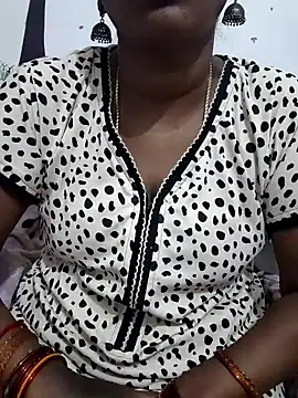 Snapshot of Tamil_Meera12 chatting on January 2026 06:28:01 AM Tamil Meera12 online show from January 2026 06:28:01 AM