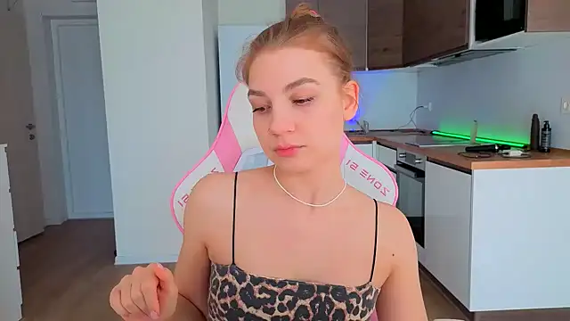 Snapshot of Enjoy_everymoment_ chatting on March 2026 09:21:02 AM Enjoy everymoment online show from March 2026 09:21:02 AM