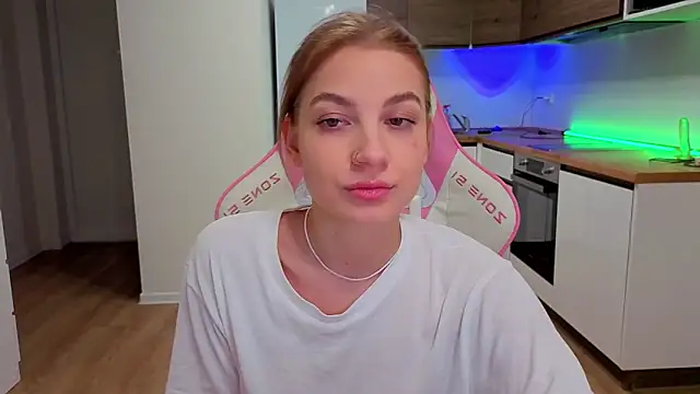 Snapshot of Enjoy_everymoment_ chatting on April 2026 08:13:02 PM Enjoy everymoment online show from April 2026 08:13:02 PM