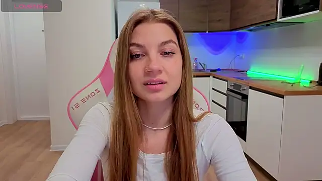 Snapshot of Enjoy_everymoment_ chatting on April 2026 10:14:02 PM Enjoy everymoment online show from April 2026 10:14:02 PM