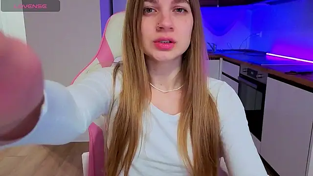 Snapshot of Enjoy_everymoment_ chatting on April 2026 04:03:01 PM Enjoy everymoment online show from April 2026 04:03:01 PM