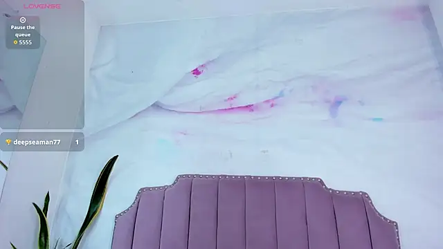 Lia Guzman online show from September 2025 03:30:02 AM