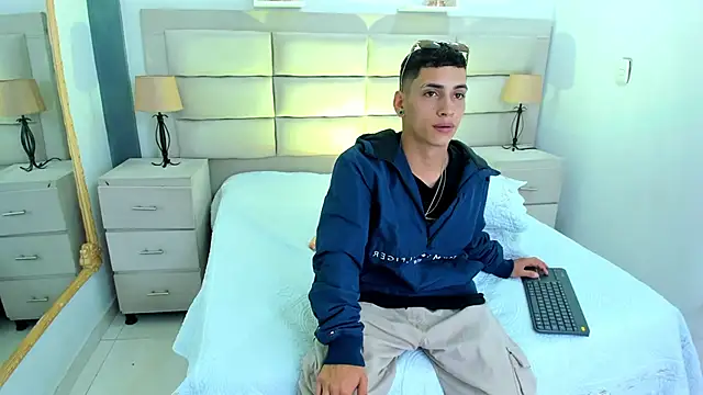 JhoanLeandro online show from March 2025 04:34:02 AM