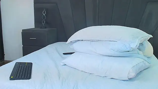 JhoanLeandro online show from March 2025 07:41:01 AM