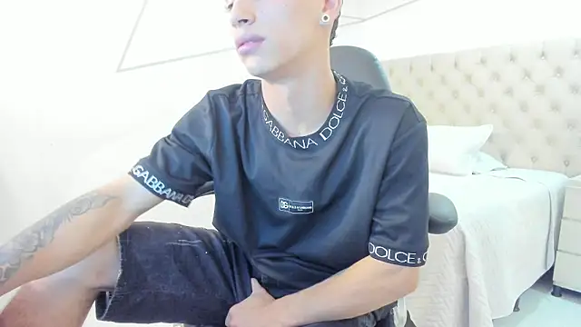 JhoanLeandro online show from September 2025 04:47:01 AM