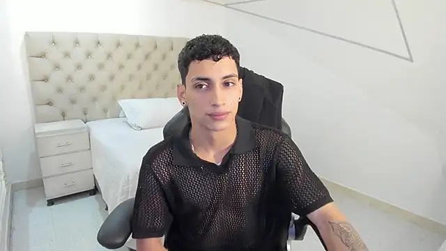 JhoanLeandro online show from September 2025 06:15:02 AM