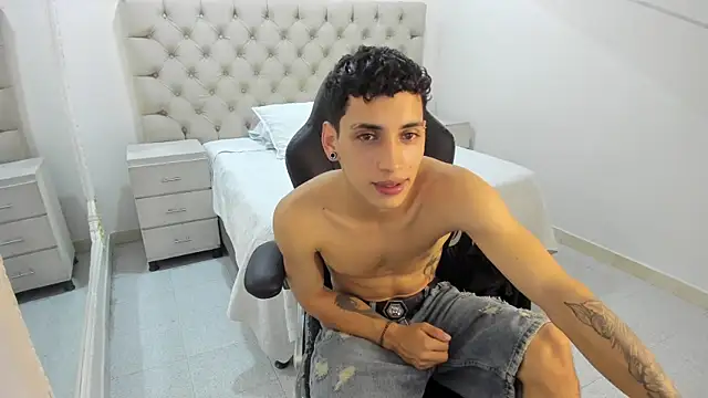 JhoanLeandro online show from November 2025 05:21:01 AM