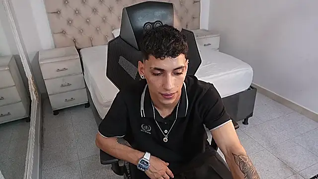 JhoanLeandro online show from February 2026 06:28:02 AM