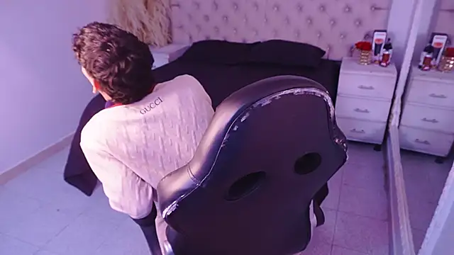 JhoanLeandro online show from April 2026 07:33:02 AM