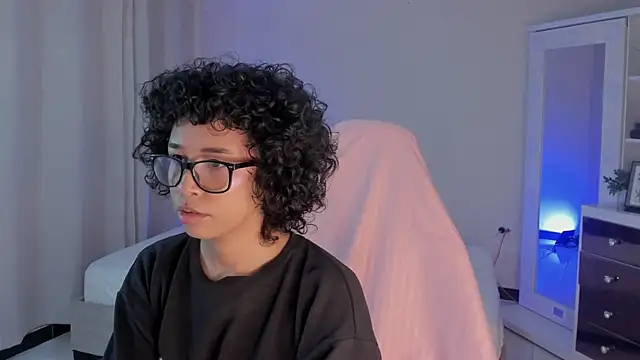 Snapshot of leahaltomm chatting on February 2025 10:48:02 AM leahaltomm online show from February 2025 10:48:02 AM