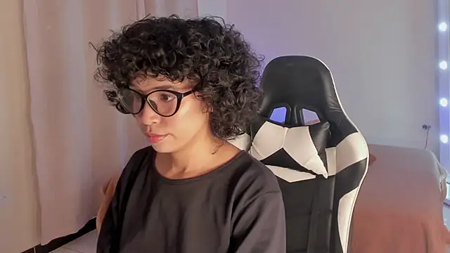 Snapshot of leahaltomm chatting on February 2025 07:07:01 PM leahaltomm online show from February 2025 07:07:01 PM