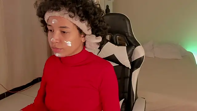 Snapshot of leahaltomm chatting on March 2025 07:04:02 PM leahaltomm online show from March 2025 07:04:02 PM