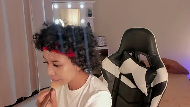 Snapshot of leahaltomm chatting on March 2025 06:37:02 PM leahaltomm online show from March 2025 06:37:02 PM