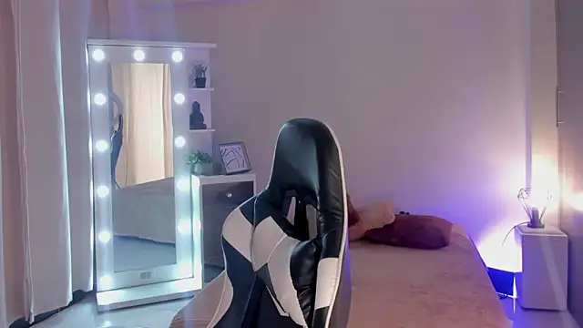 Snapshot of leahaltomm chatting on March 2025 06:32:01 PM leahaltomm online show from March 2025 06:32:01 PM