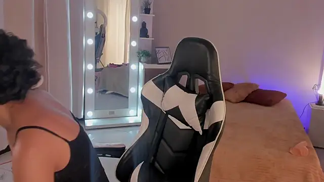 Snapshot of leahaltomm chatting on March 2025 06:11:01 PM leahaltomm online show from March 2025 06:11:01 PM