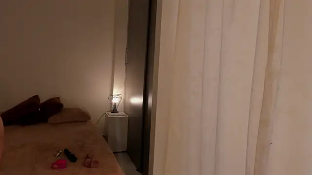 Snapshot of leahaltomm chatting on March 2025 09:34:01 PM leahaltomm online show from March 2025 09:34:01 PM