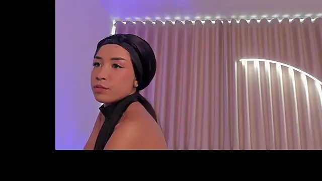 Snapshot of leahaltomm chatting on September 2025 07:47:02 PM leahaltomm online show from September 2025 07:47:02 PM