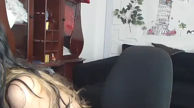 Snapshot of AngelaTurizo chatting on February 2025 01:03:02 AM AngelaTurizo online show from February 2025 01:03:02 AM