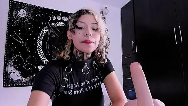 Snapshot of hazellwitch chatting on March 2025 04:46:02 PM hazellwitch online show from March 2025 04:46:02 PM