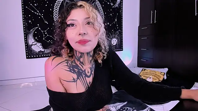 Snapshot of hazellwitch chatting on March 2025 01:45:01 PM hazellwitch online show from March 2025 01:45:01 PM