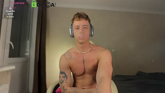 Snapshot of VincentSmith02 chatting on March 2026 09:19:02 PM VincentSmith02 online show from March 2026 09:19:02 PM