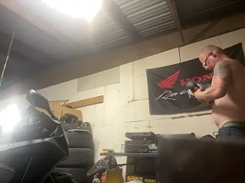 Snapshot of ClimbedCaelum chatting on April 2026 11:49:01 AM ClimbedCaelum online show from April 2026 11:49:01 AM