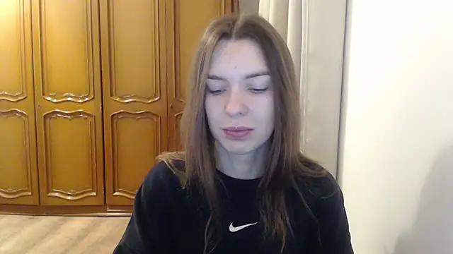 Snapshot of aurora_lust chatting on December 2025 06:32:01 AM aurora lust online show from December 2025 06:32:01 AM