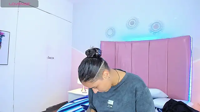 Liiam smith  online show from November 2025 12:55:01 PM