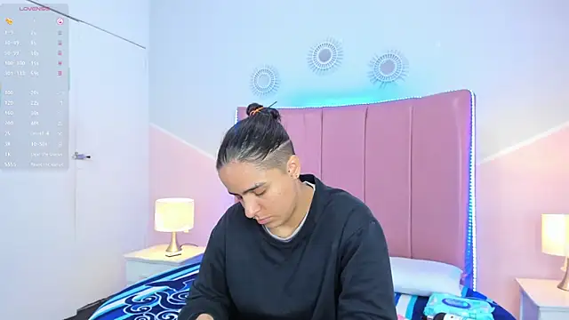 Liiam smith  online show from December 2025 01:07:01 PM