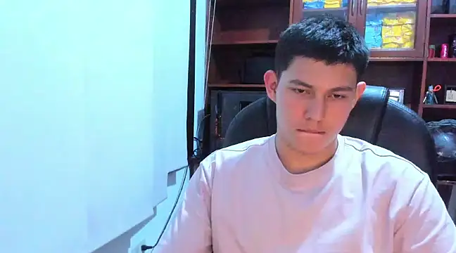 Snapshot of JamesCr_ chatting on February 2025 10:53:01 PM JamesCr online show from February 2025 10:53:01 PM