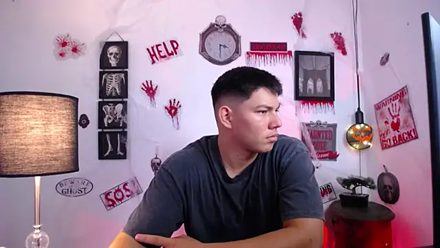 Snapshot of JamesCr_ chatting on October 2025 12:20:01 PM JamesCr online show from October 2025 12:20:01 PM