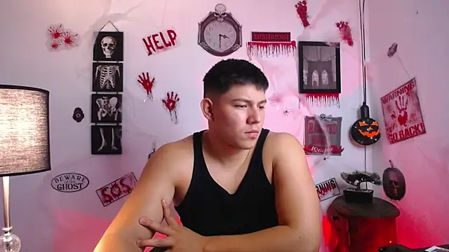 Snapshot of JamesCr_ chatting on October 2025 11:18:02 PM JamesCr online show from October 2025 11:18:02 PM